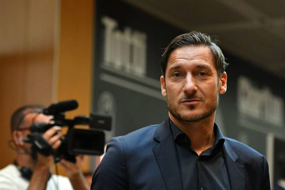 Ajaib! Berkat Francesco Totti, Pendukung AS Roma Ini Bangun dari Koma