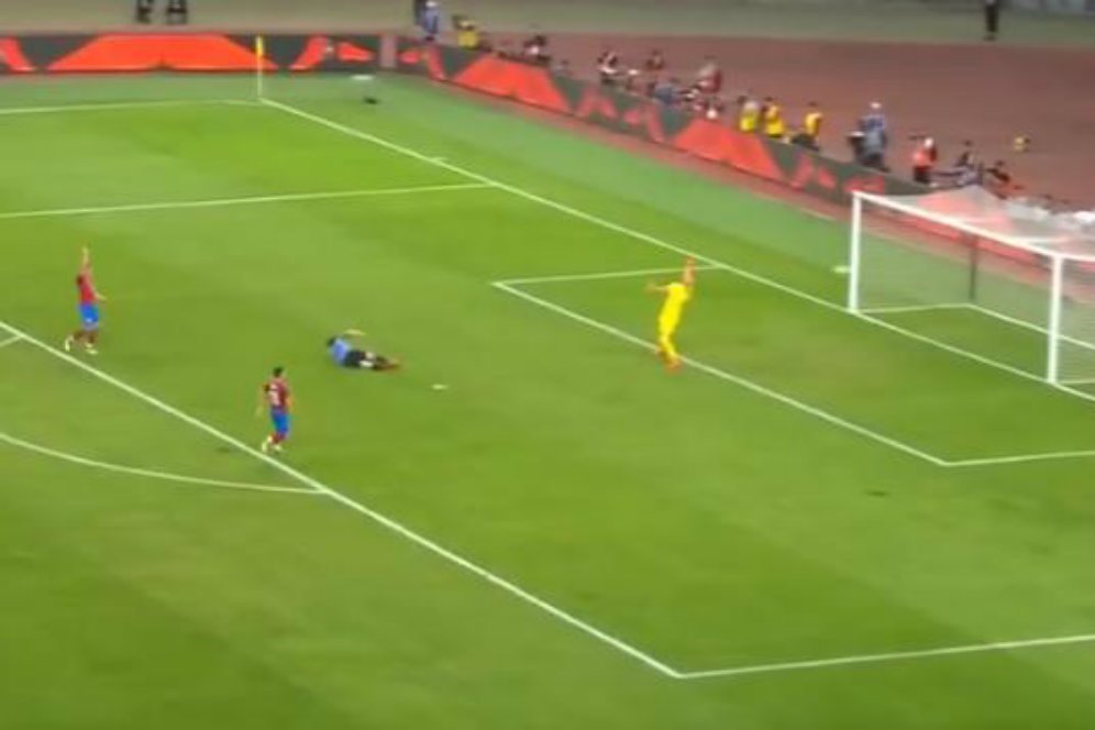 Video: Cavani Jebol Ceko Dengan Aksi Akrobatik