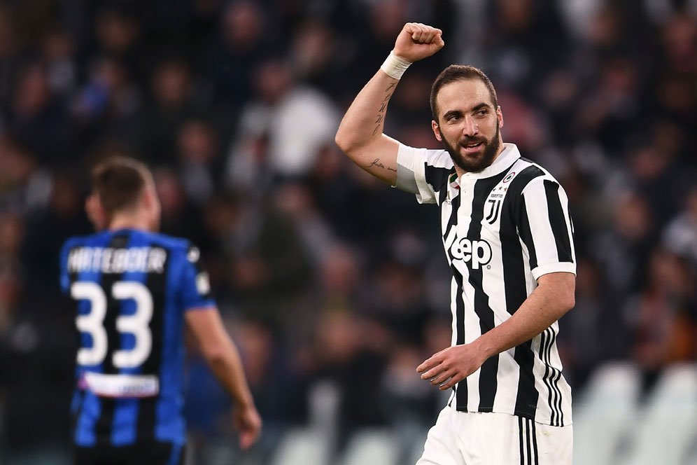 Ibu Jatuh Sakit, Higuain Nyaris Gantung Sepatu