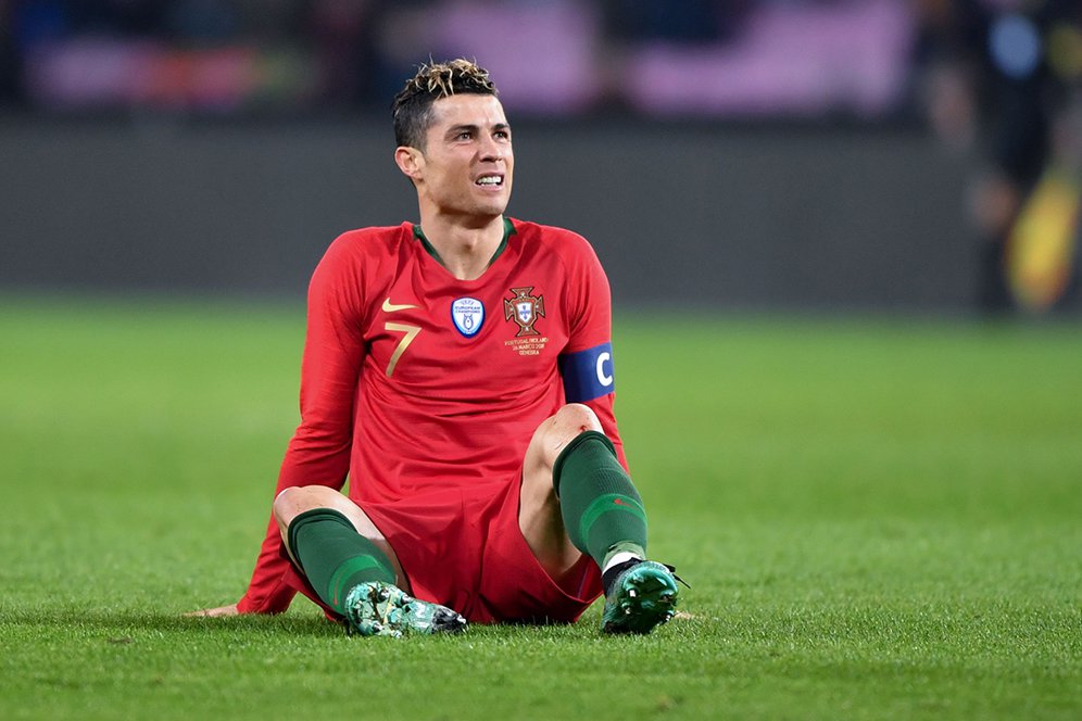 Video: Cristiano Ronaldo Diving Lawan Belanda? Video: Cristiano Ronaldo Diving Lawan Belanda?