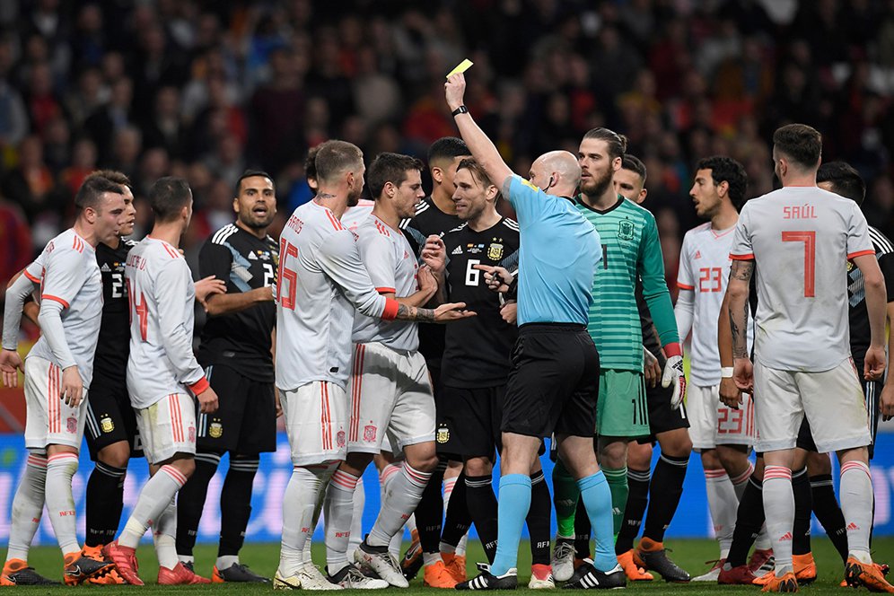 Video: Pemain Spanyol dan Argentina Berkelahi di Akhir Laga Video: Pemain Spanyol dan Argentina Berkelahi di Akhir Laga