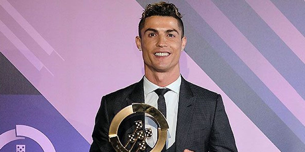 Ronaldo Raih Penghargaan sebagai Pemain Terbaik Portugal 2017