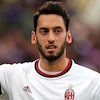 Ke Italia, Leicester Pantau Hakan Calhanoglu