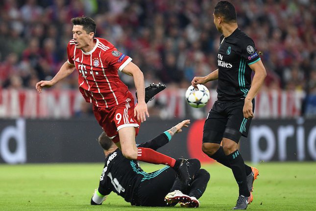 Lewandowski Pasti Bertahan