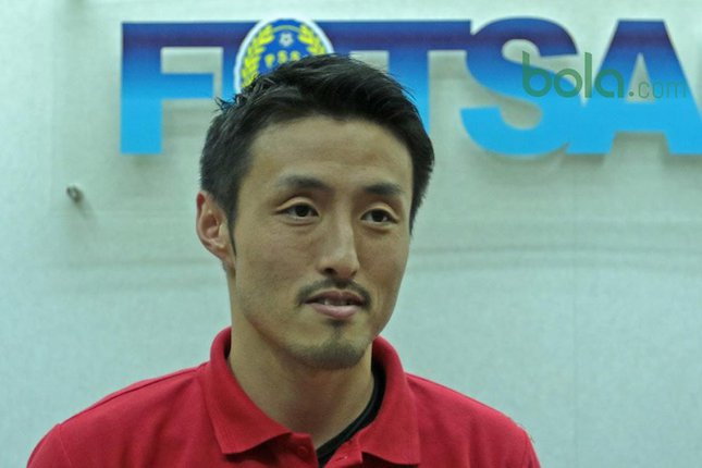 Pelatih Futsal Timnas Indonesia Kensuke Takahashi (c) Nick Hanoatubun/bola.com