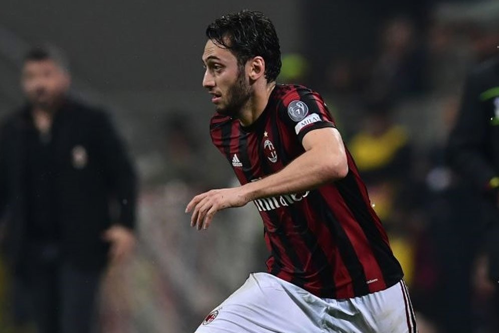 Calhanoglu Bantah Punya Banyak Masalah di AC Milan