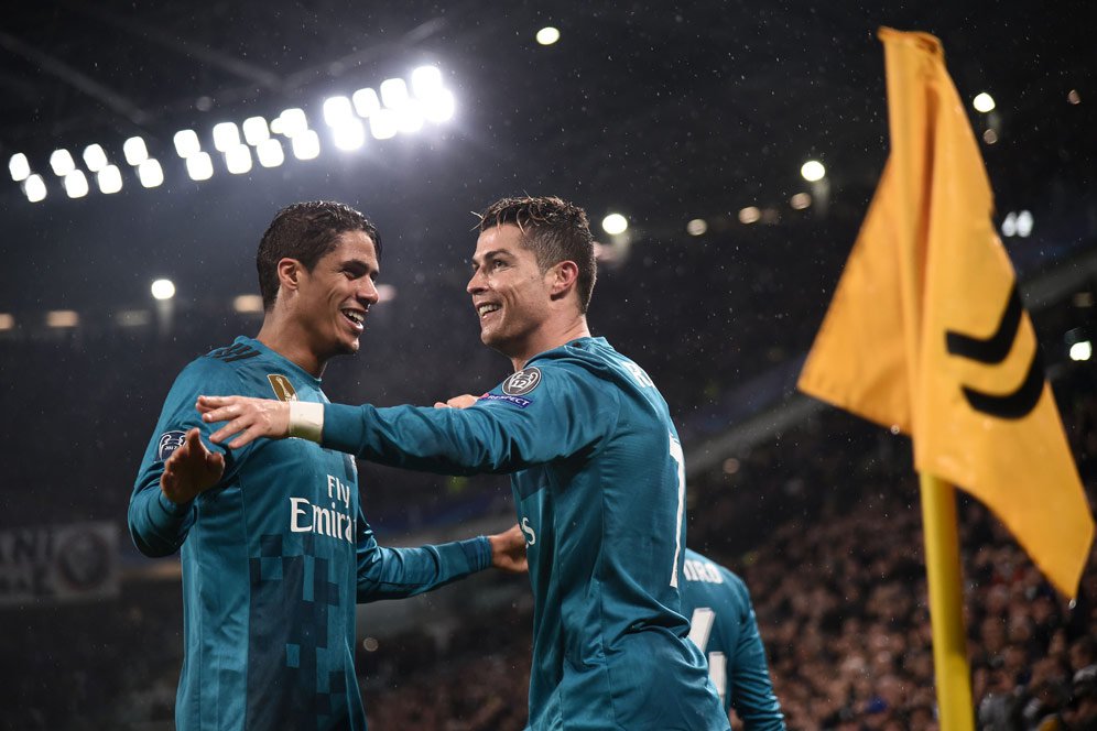 Respek Varane Untuk Juventini Yang Beri Aplaus Pada Ronaldo