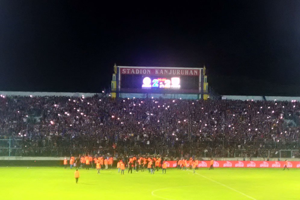 Kronologi Serbuan Aremania ke Lapangan di Laga Arema vs Persib