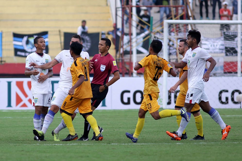 Disanksi Dua Laga, Gelandang Persela Minta Maaf Disanksi Dua Laga, Gelandang Persela Minta Maaf