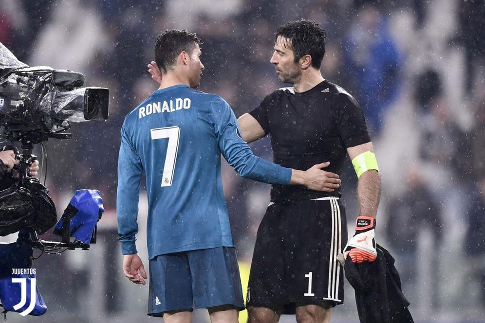 Buffon Bawa Pulang Kostum Ronaldo