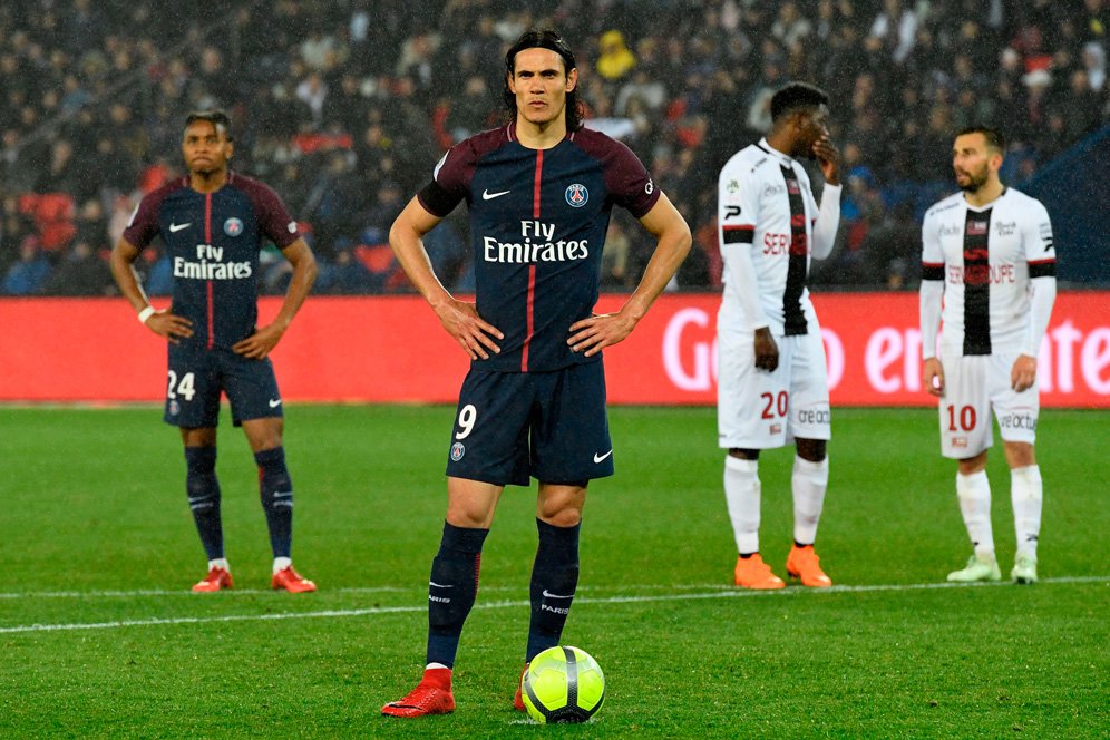 Cavani Tidak Sadar Sudah Buat Rekor Baru