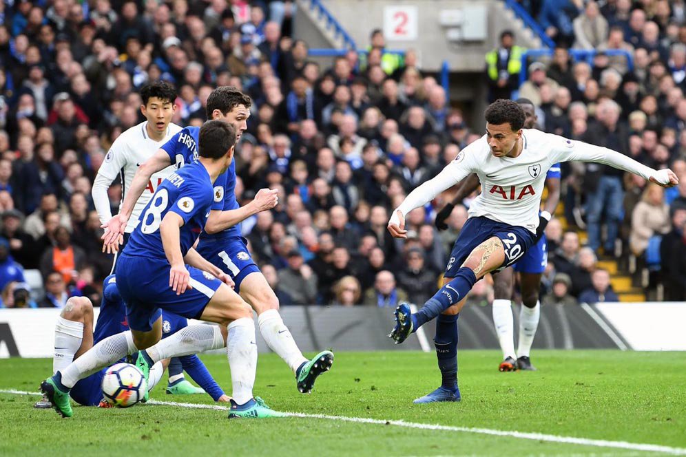 Marcos Alonso Minta Maaf Kepada Fans Chelsea