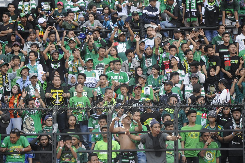 Bonek Mania Dukung Langsung Persebaya di Mataram