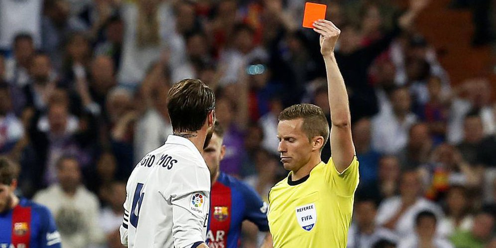 Wasit El Calsico, Tiga Kartu Merah untuk Madrid dan Anulir Gol Barca