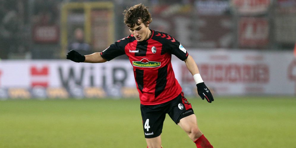 Tolak Tawaran Klub Lain, Soyuncu Hanya Ingin ke Arsenal