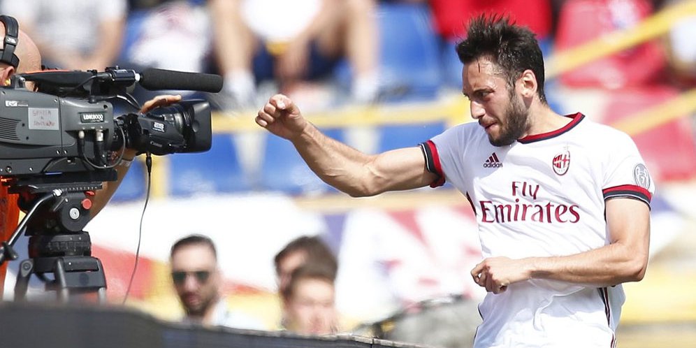 Higuain Pergi ke Chelsea, Calhanoglu Pun Jadi Sedih