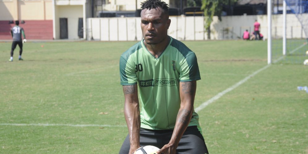Nelson Alom Kembali Merumput Bersama Persebaya