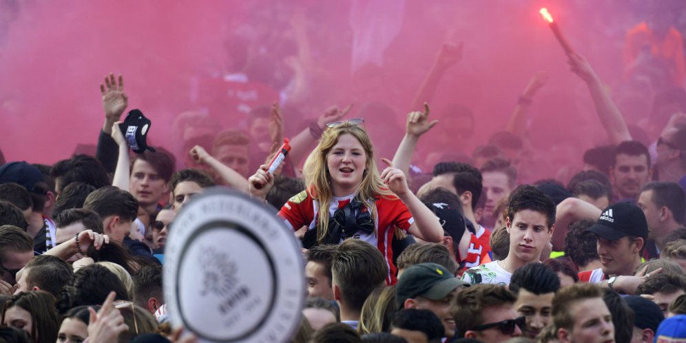Video: Aksi Gokil Fans PSV Dalam Perayaan Juara Liga Eredivisie