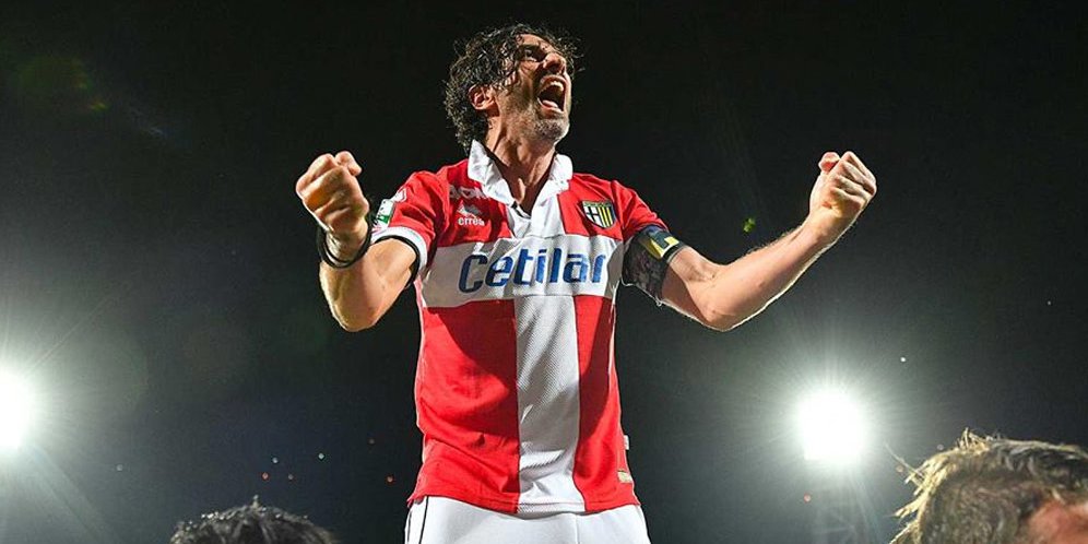 Luca Toni Dukung ke Parma