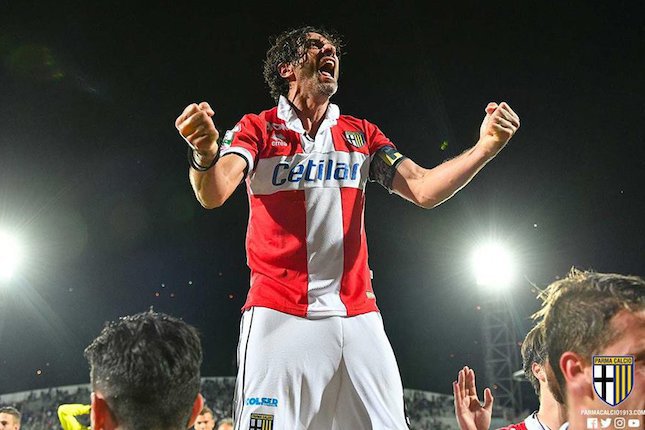 Luca Toni Dukung ke Parma