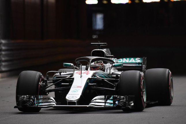 Lewis Hamilton (c) AFP