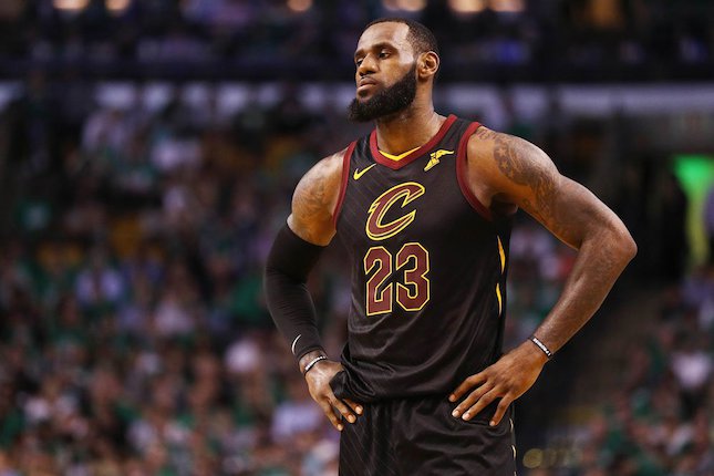 Double-Double, LeBron Gagal Bawa Cavs Bekuk Celtics Double-Double, LeBron Gagal Bawa Cavs Bekuk Celtics