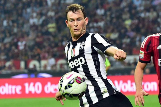 Lichtsteiner Punya Masalah yang Sama