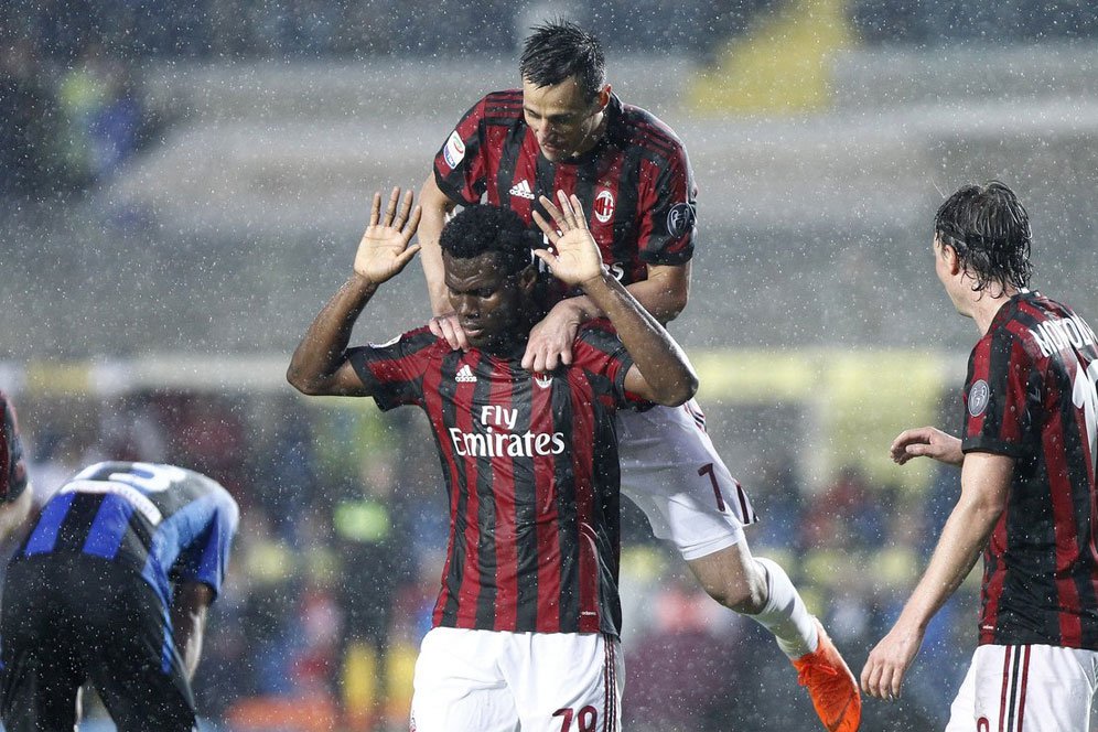 Agen Bantah Kessie Akan Dilepas Milan