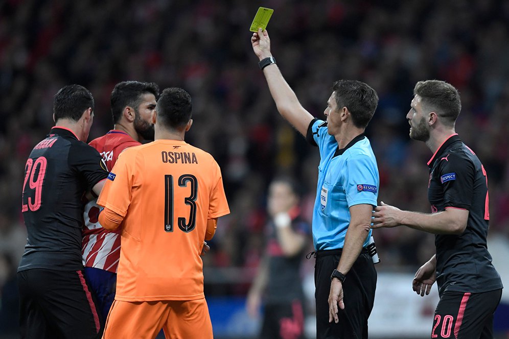 Video: Saling Dorong, Costa dan Mustafi Dikartu Kuning Bersama