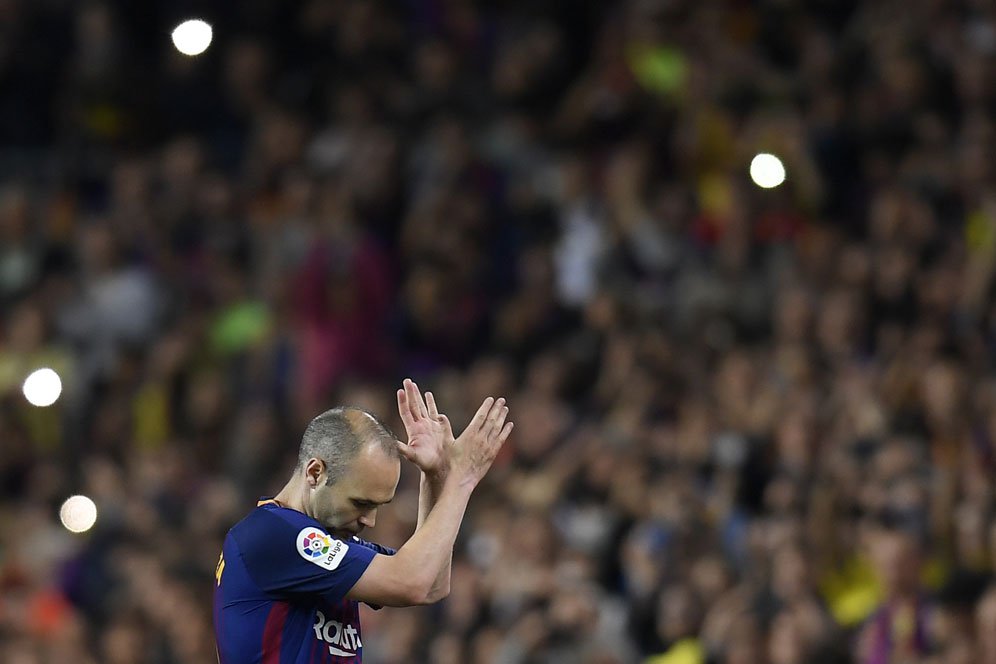 Iniesta Dapat Hadiah Miniatur Submarine dari Villarreal