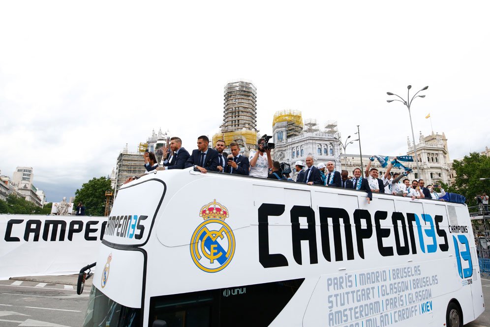 Meriahnya Pesta Juara Madrid: Diarak Keliling Kota, Ditutup Pesta Besar di Bernabeu