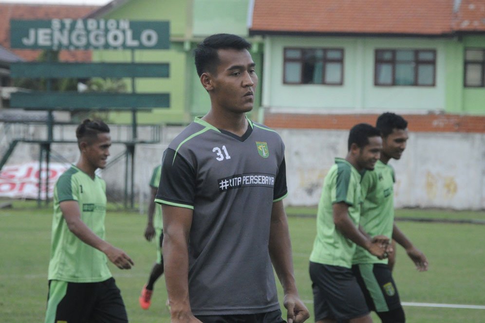 Kiper Persebaya Siap Tatap Laga Emosional Kontra Arema FC