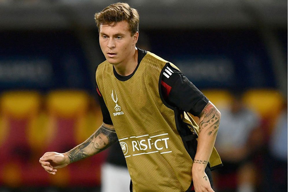 Dicap Gagal, Victor Lindelof Ingin Balas Dengan Performa di Lapangan