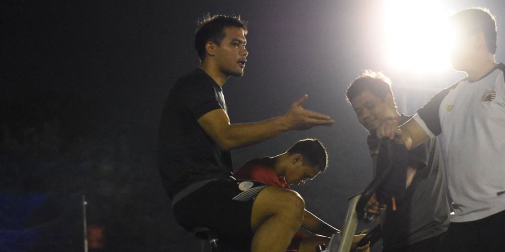 Kembali Berlatih Bersama Persija, Andritany Pakai Topeng Pelindung