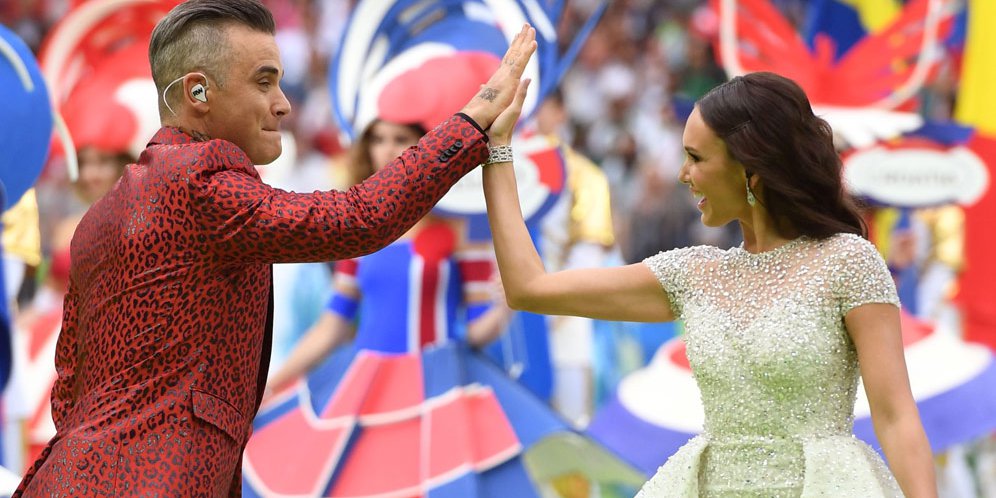 Duet Robbie Williams & Aida Garifullina Buka Piala Dunia 2018