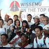 Sukses Kibarkan Merah-Putih di Everest, Menpora Berikan Apresiasi Untuk Dua Srikandi Indonesia