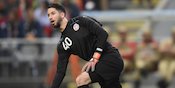 Trik Anyar! Kiper Tunisia Pura-pura Cedera Agar Bisa Berbuka Puasa