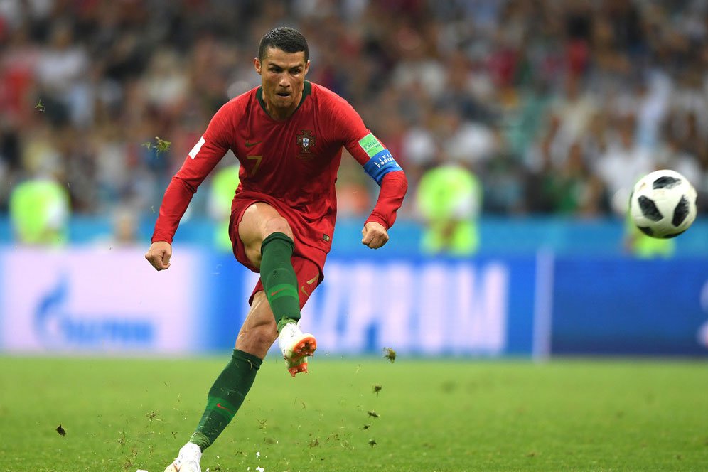 Fernando Santos Angkat Topi Atas Performa Cristiano Ronaldo