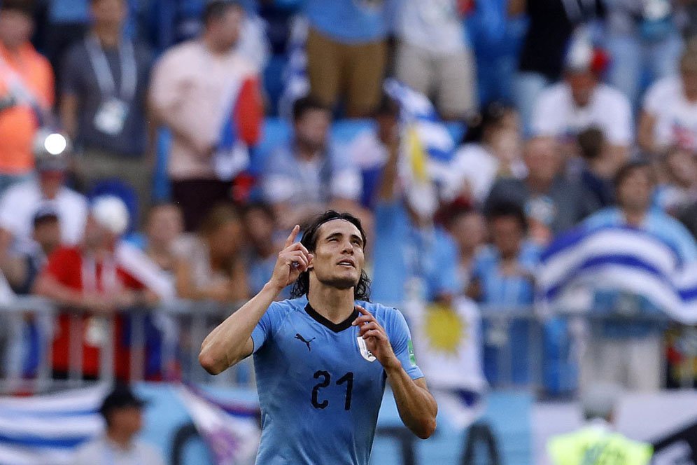 Soal Etos Kerja, Edinson Cavani Disebut Tidak Kalah dari Cristiano Ronaldo