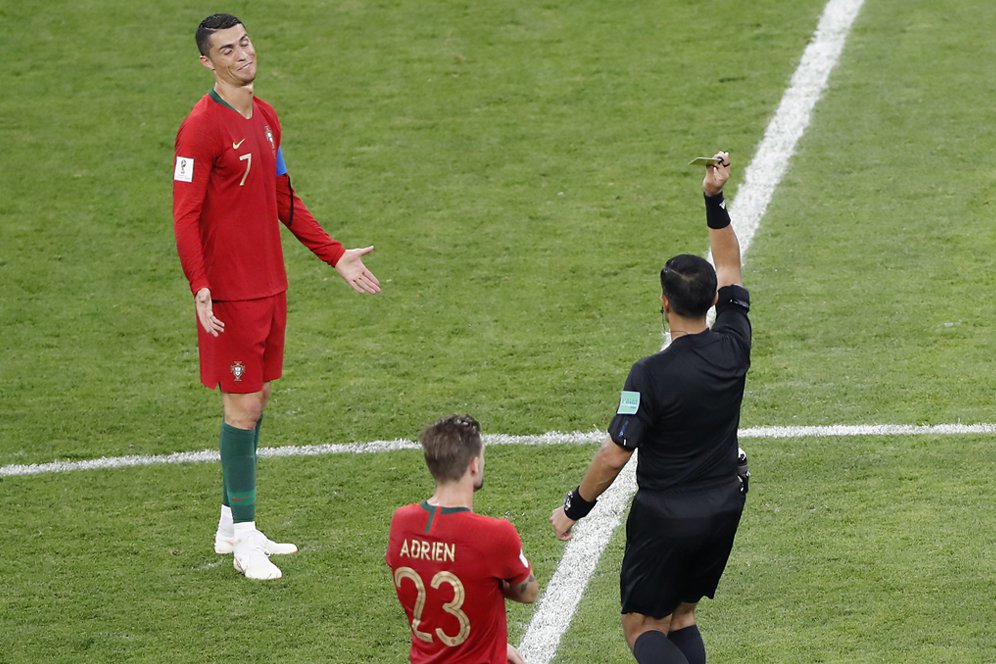 'Sikut Lawan, Ronaldo Harusnya Dikartu Merah'