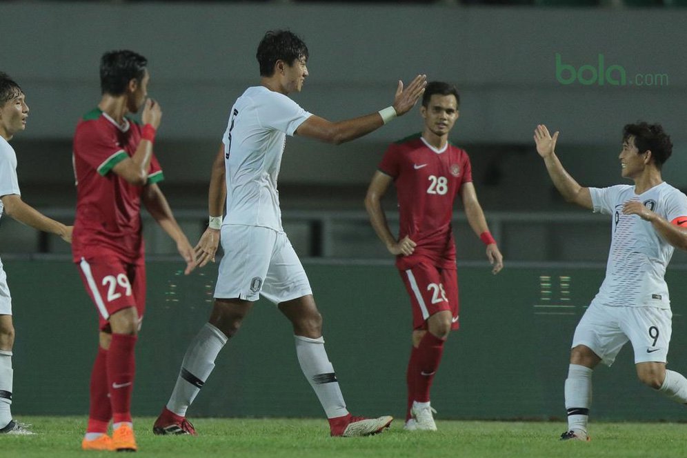 Takluk 1-2 dari Korsel, Luis Milla Keluhkan Gol Kedua