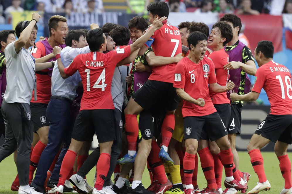 Tersingkir, Timnas Korea Selatan Disambut Lemparan Telur dan Bantal Tersingkir, Timnas Korea Selatan Disambut Lemparan Telur dan Bantal