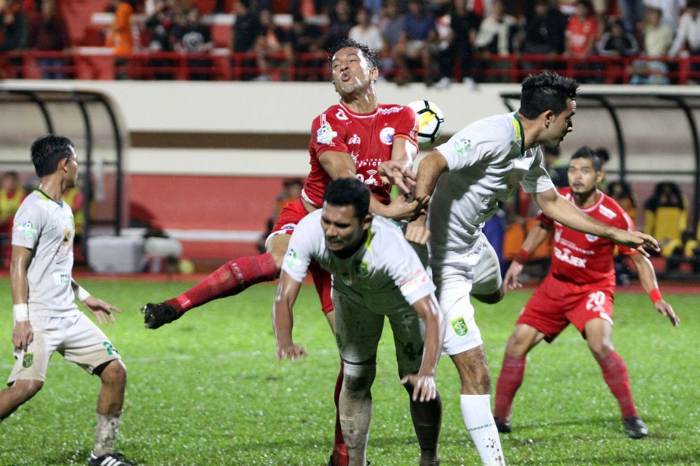 Hujan Jadi Kendala Persija Gagal Kalahkan Persebaya