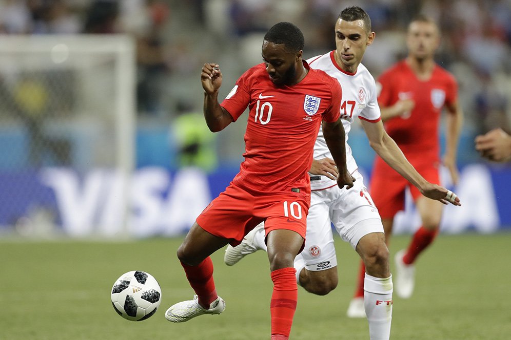 Sterling Dikritik, Dier: Dia Fantastis!