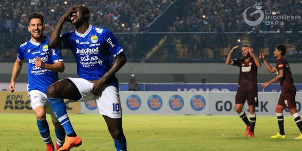 Ezechiel N'Douassel Dua Gol, Persib Permalukan PSMS