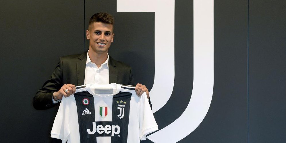 Cancelo Buat Man City dan MU Perang Harga