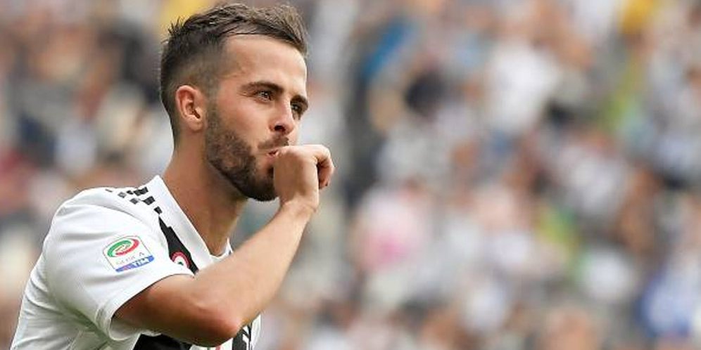 Soal Rumor, Pjanic Hanya Tanggapi dengan Tawa