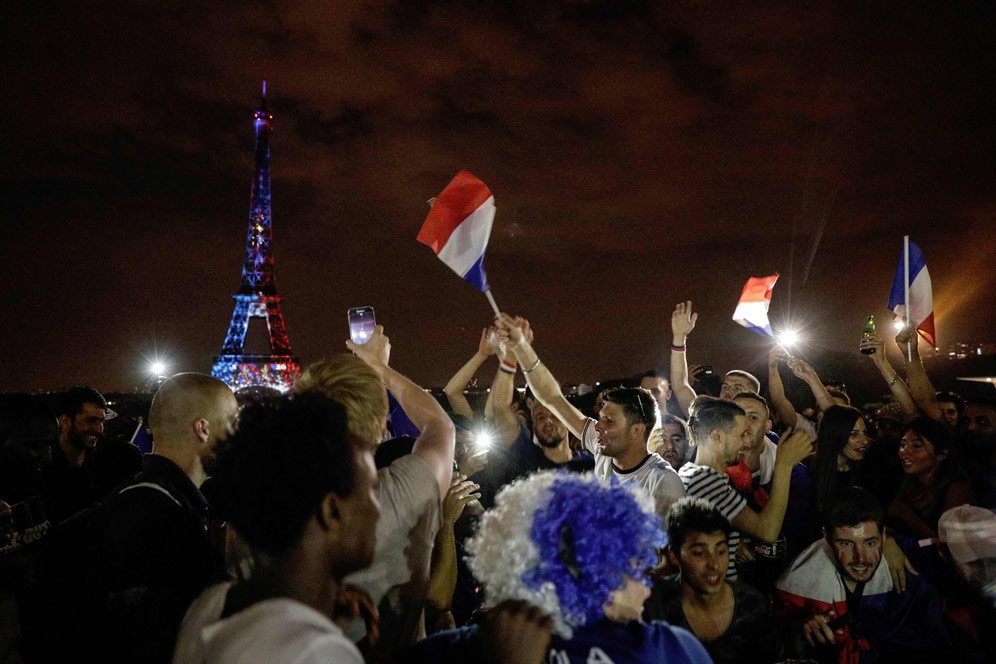 FOTO: Prancis Juara Piala Dunia, Paris Berpesta