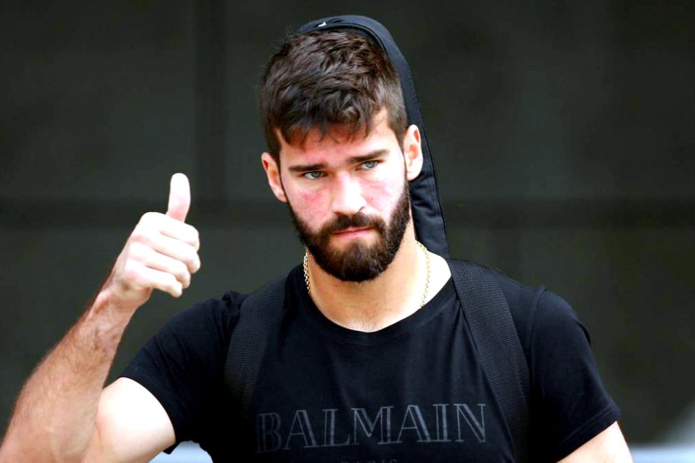 Terbang ke Liverpool, Alisson Segera Jadi Milik The Reds