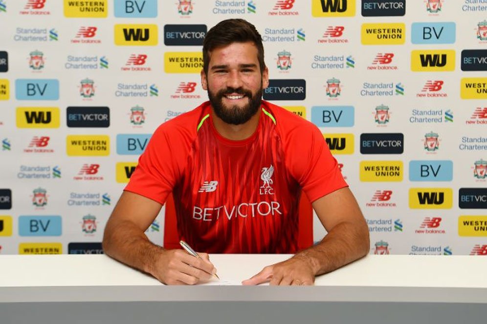 Alisson Mantap Gabung Liverpool Karena Atmosfer Luar Biasa Anfield